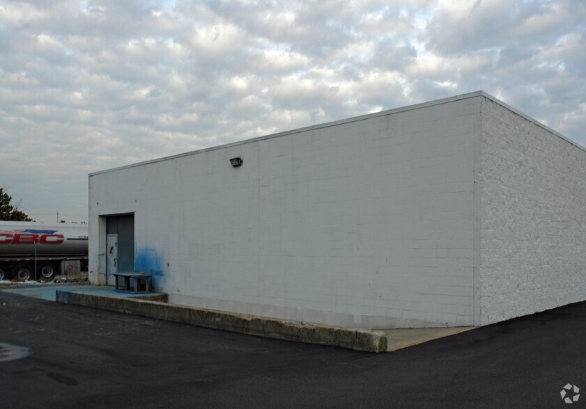 More Photos Of 51-71 Windsor Pl, Central Islip Warehouse For Lease