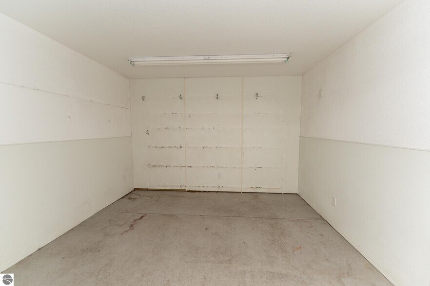 More Photos Of 910 Industrial Dr, Mount Pleasant Warehouse For Sale