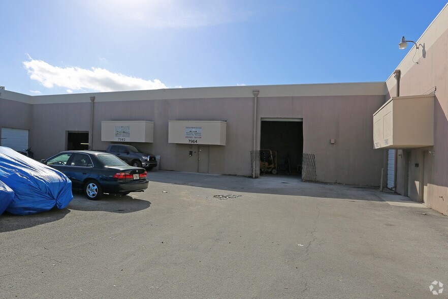 More Photos Of 7946-7964 NW 66th St, Miami Warehouse For Lease