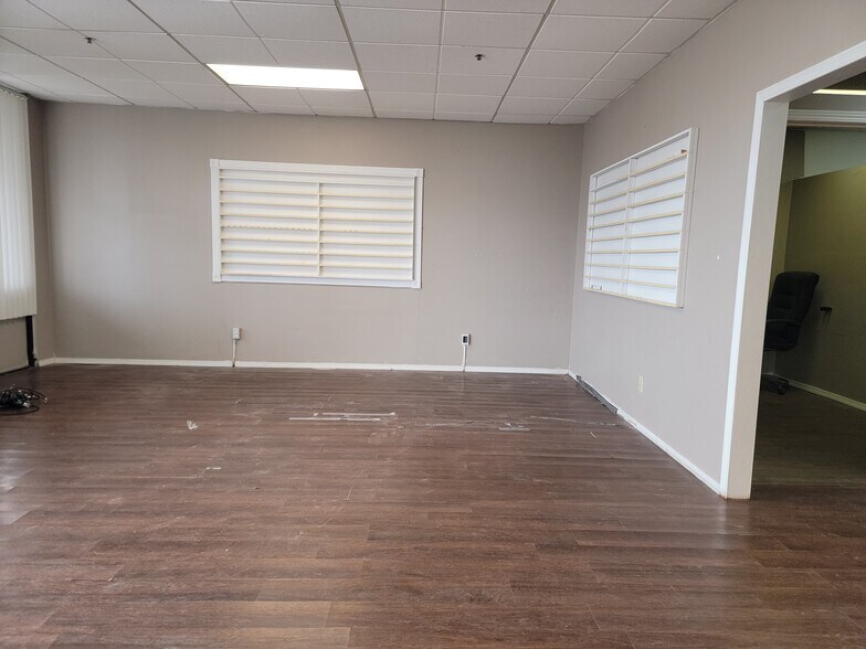 More Photos Of 6249 E 21st St, Wichita Storefront For Lease