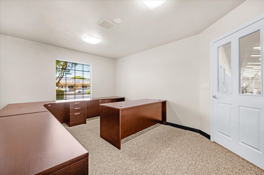 More Photos Of 324-330 Bullard Ave, Clovis Office For Lease