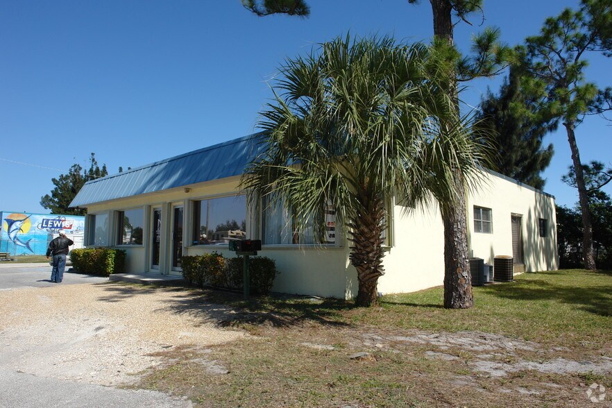 More Photos Of 3411 SE Dixie Hwy, Stuart Auto Repair For Sale