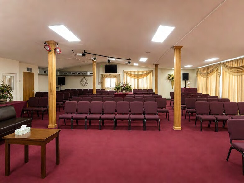 More Photos Of 13111 Spring St, Grandview Religious Facility For Lease