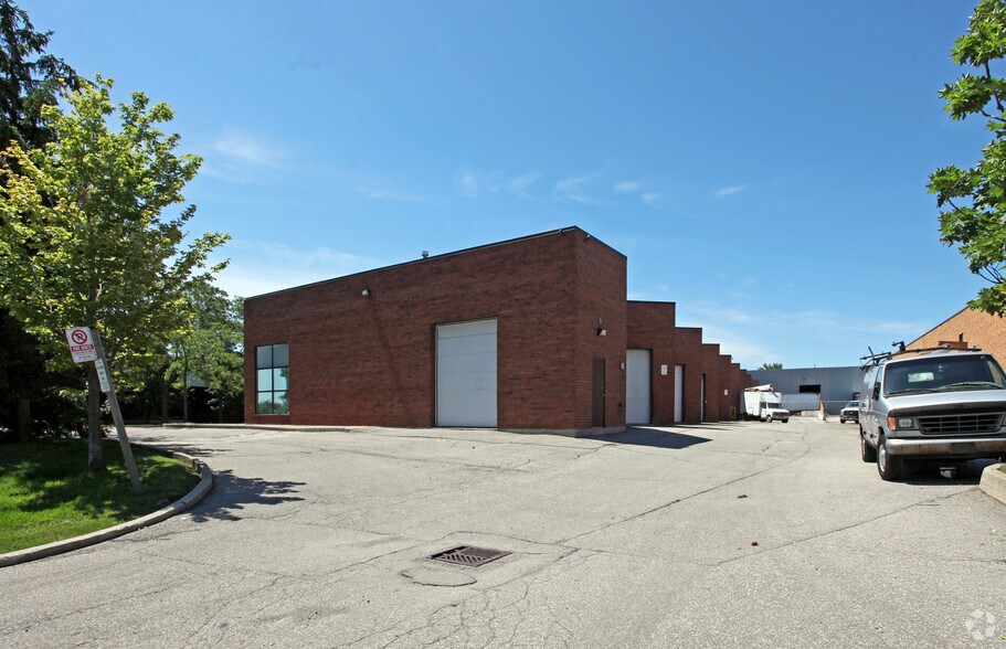 More Photos Of 6110 Ordan Dr, Mississauga Light Distribution For Lease