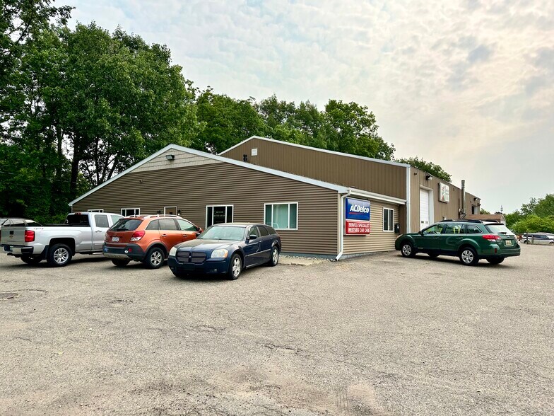 More Photos Of 409 Lentz Ct, Lansing Auto Repair For Sale