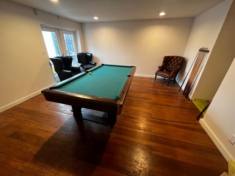 More Photos Of 610 E Market St, Louisville Freestanding For Sale