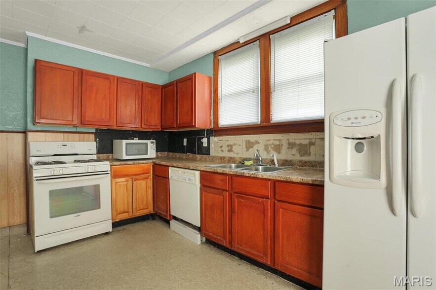 More Photos Of 2112 S Center St, Maryville Restaurant For Sale