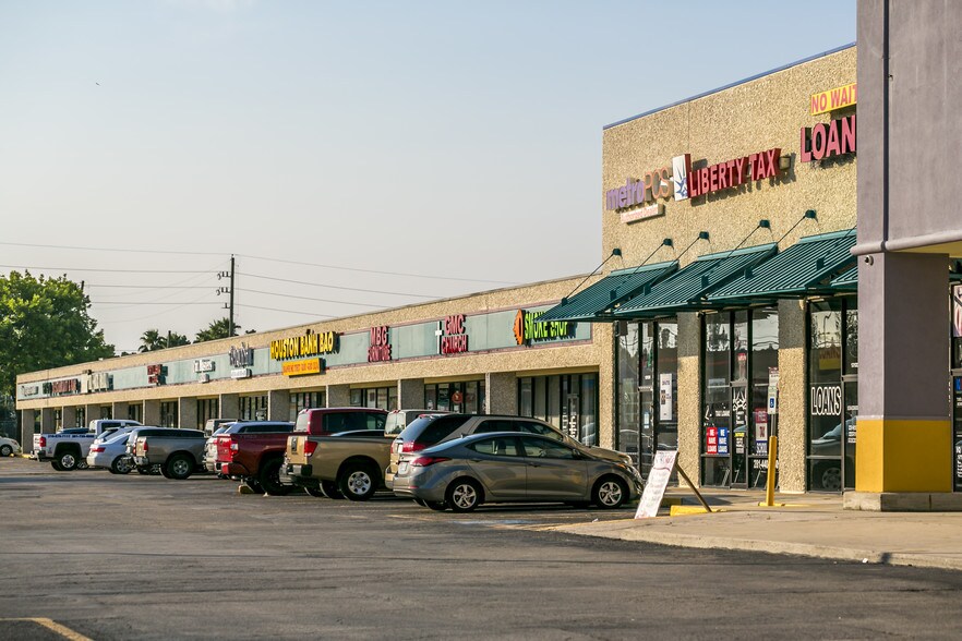 More Photos Of 13030-13190 Veterans Memorial Dr, Houston Unknown For Lease