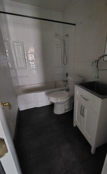 More Photos Of 219 W Mahoney Ave, Mesa Service For Lease