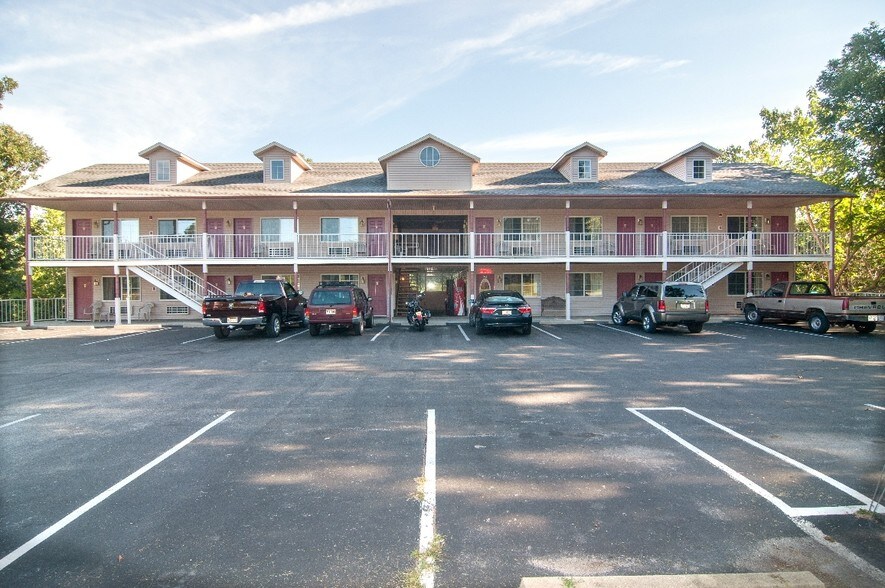 More Photos Of 3043 E Van Buren, Eureka Springs Hotel For Sale
