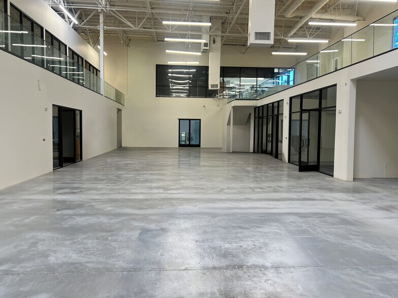 More Photos Of 7545 N San Fernando Rd, Burbank Distribution For Lease