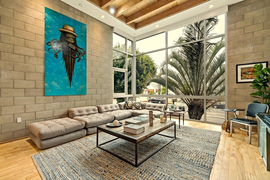 More Photos Of 631 N Larchmont Blvd, Los Angeles Office Residential For Sale