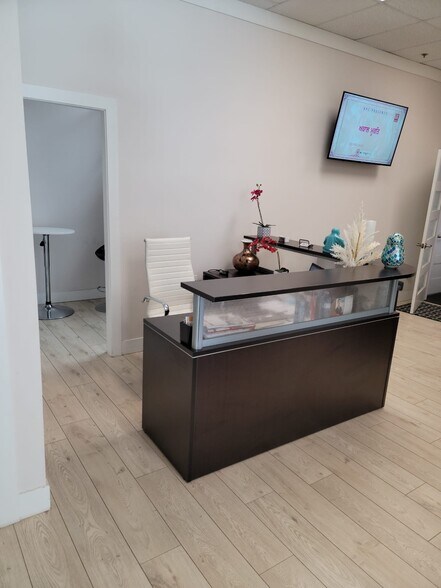 More Photos Of 8140 128th St, Surrey Storefront Retail Office For Sale