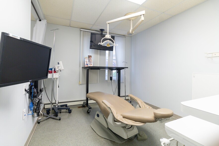 More Photos Of 535 Monmouth St, Gloucester City Medical For Lease