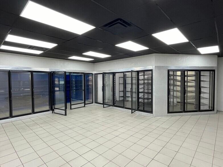 More Photos Of 2790 N Tamiami Trl, North Fort Myers Convenience Store For Sale