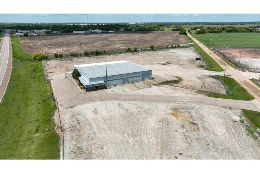 More Photos Of SE 241 SE 10 Ave, Great Bend Warehouse For Sale