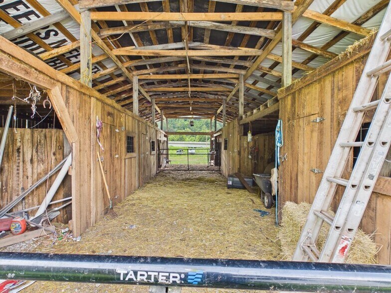 More Photos Of 8031 Ky Route 122, Minnie Warehouse For Sale