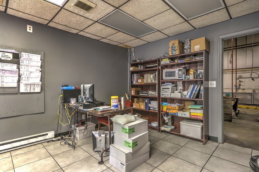 More Photos Of 15 Container Dr, Terryville Manufacturing For Sale