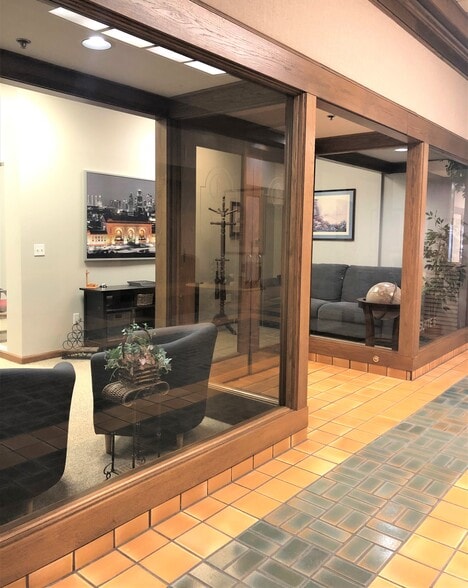 More Photos Of 100 E Park St, Olathe Office For Lease