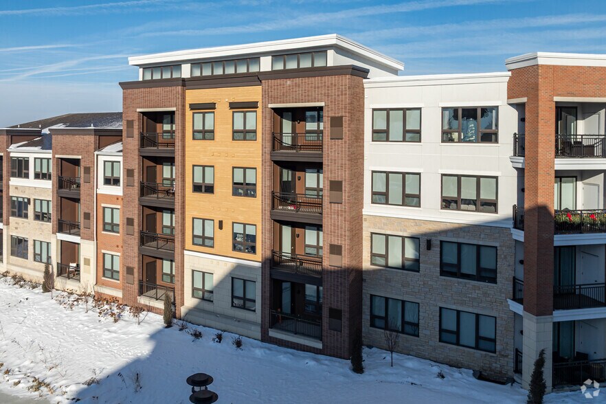 Primary Photo Of 20200 W Bluemound Rd, Brookfield Apartments For Lease