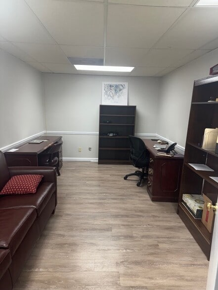 More Photos Of 115 W Court House Sq, Cumming Medical For Lease
