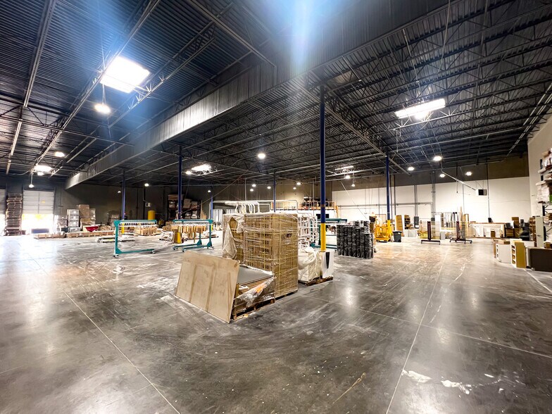 More Photos Of 8600 N Royal Ln, Irving Distribution For Lease