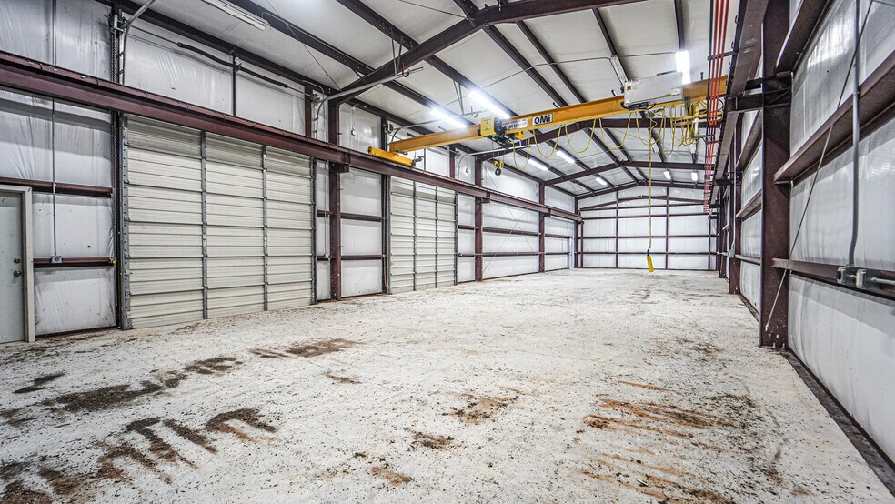 More Photos Of 5500 SW Moody St, Victoria Manufacturing For Sale