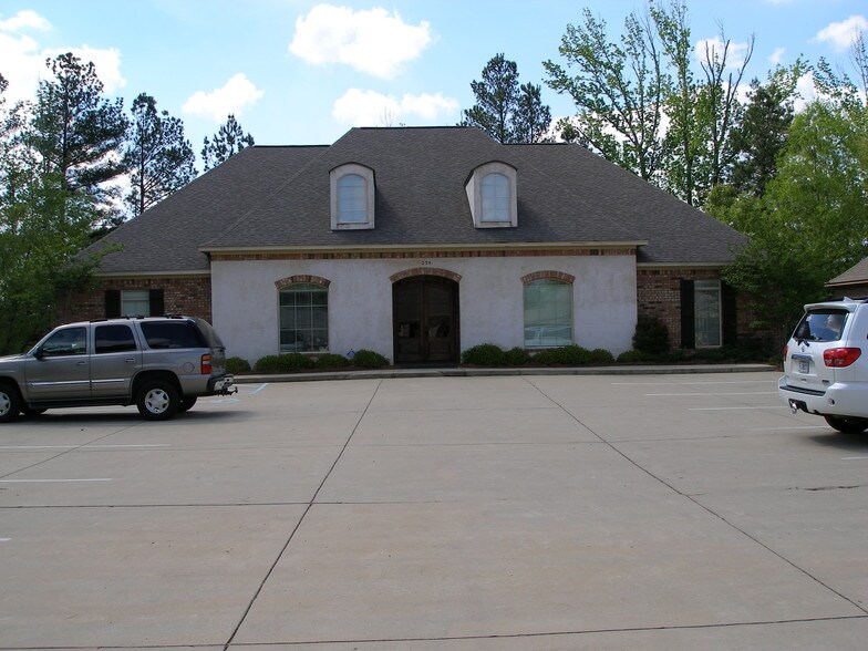More Photos Of 239 Katherine Dr, Flowood Office For Lease