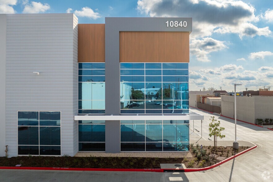 More Photos Of 10840 Norwalk Blvd, Santa Fe Springs Unknown For Lease