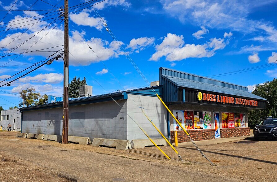 More Photos Of 11808 66th St NW, Edmonton Convenience Store For Sale