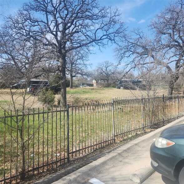 More Photos Of 725 N Walton Walker Blvd, Irving Land For Sale