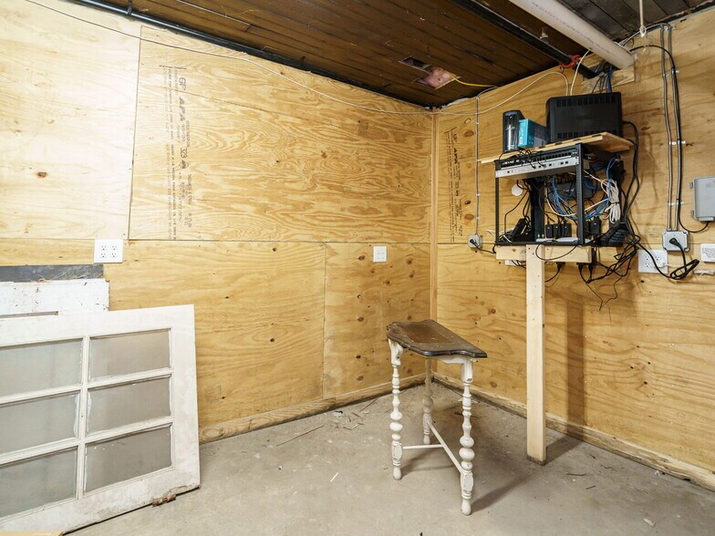 More Photos Of 201 Chatham St, Sanford Office Residential For Sale