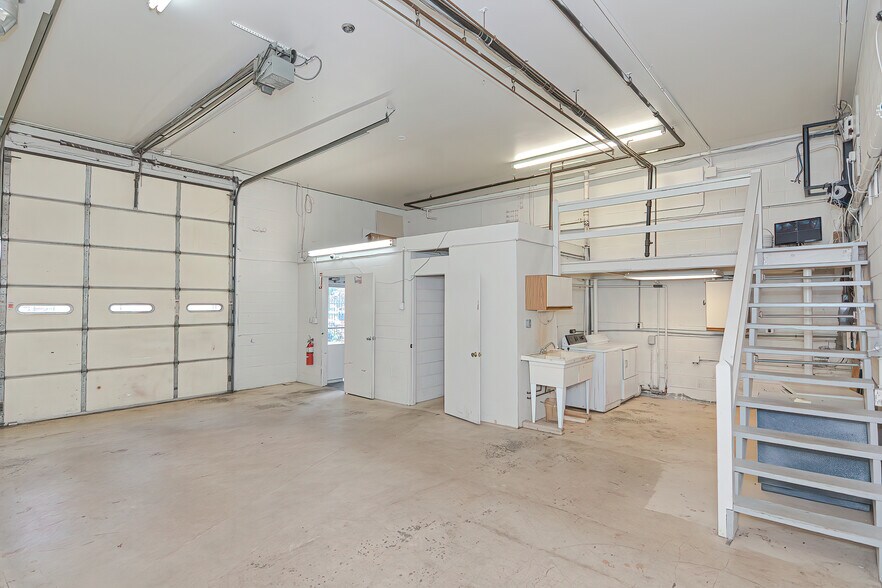 More Photos Of 12 Washburn St, Worcester Warehouse For Sale