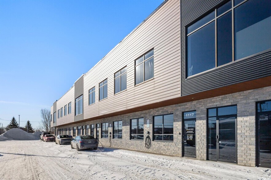More Photos Of 1109-1129 Montée Masson, Laval Office For Lease