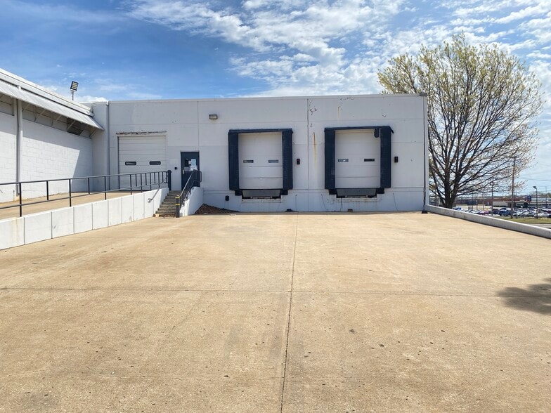 More Photos Of 6201 E 43rd St, Tulsa Manufacturing For Sale
