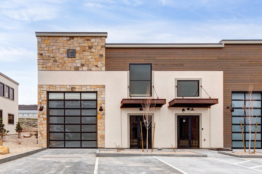 More Photos Of 4554 Forestdale Dr, Park City Light Manufacturing For Sale