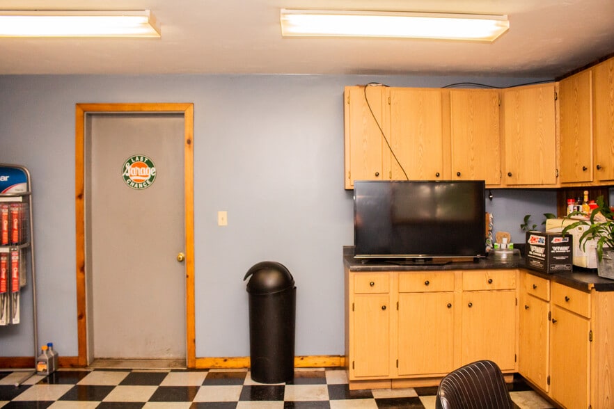 More Photos Of 8 Englewood St, Webster Auto Repair For Sale