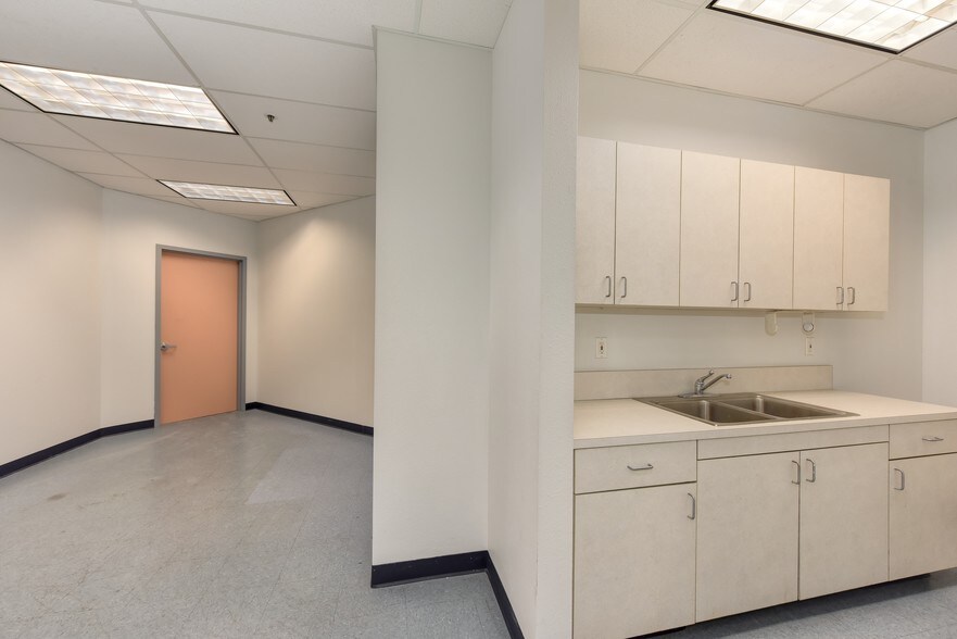 More Photos Of 8680 Greenback Ln, Orangevale Office For Lease