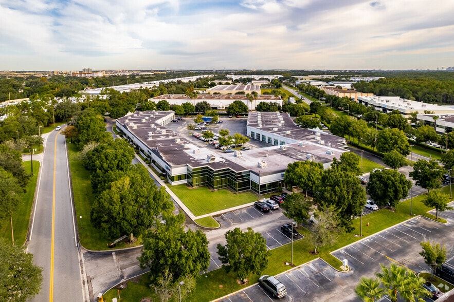 More Photos Of 7751 Kingspointe Pky, Orlando Light Distribution For Lease