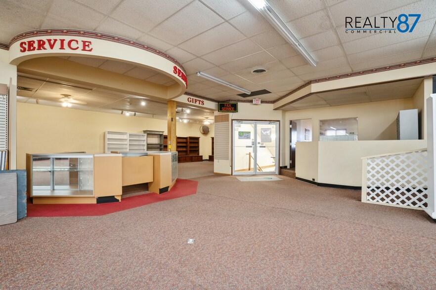 More Photos Of 107 S Franklin St, Manchester Storefront For Sale