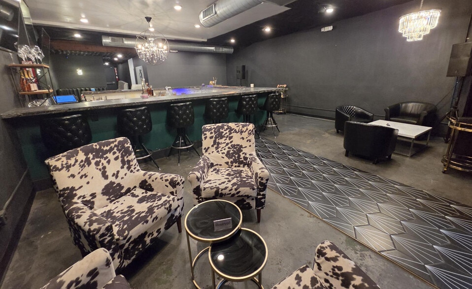 More Photos Of 1544 E McDowell Rd, Phoenix Bar For Sale