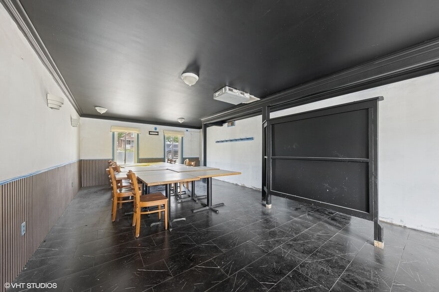 More Photos Of 835 S River St, Aurora Restaurant For Sale