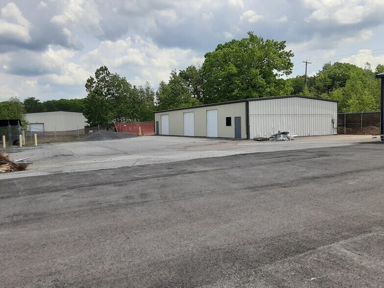 More Photos Of 5 N Conahan Dr, Hazleton Warehouse For Lease