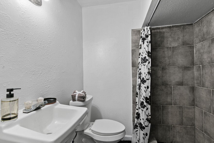 More Photos Of 2524 Gregg St, Houston Apartments For Sale