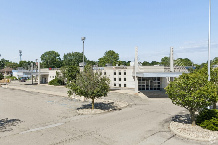 More Photos Of 800 S Tillotson Ave, Muncie Medical For Lease