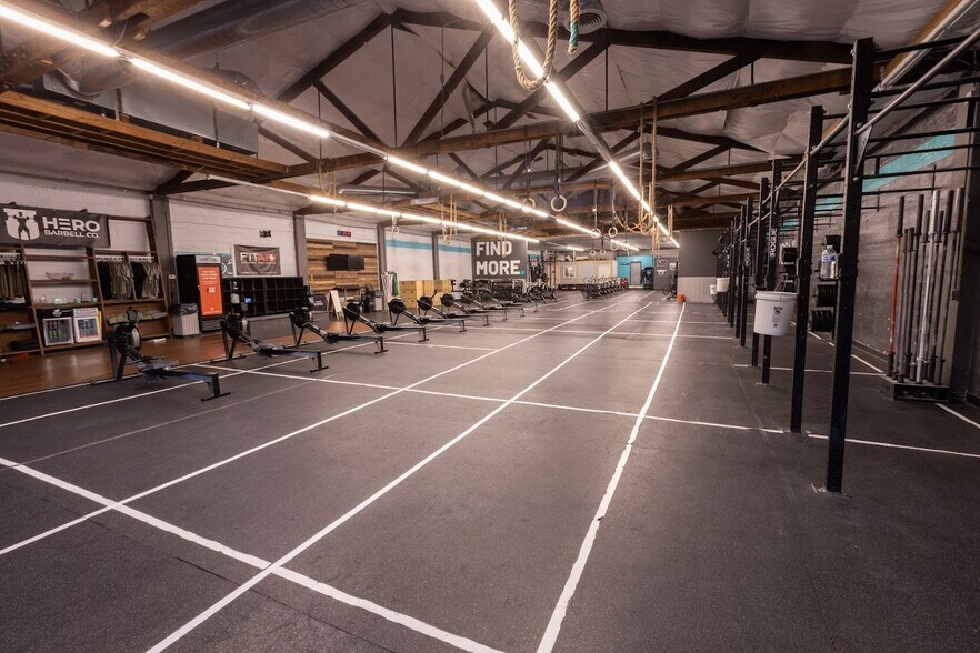 More Photos Of 237 E Valley Pky, Escondido Storefront Retail Office For Sale