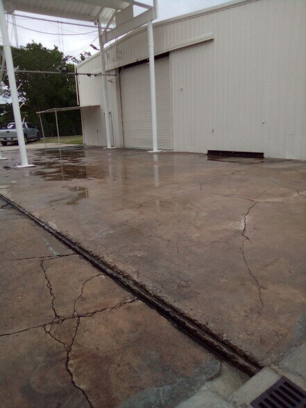More Photos Of 6827 La Paseo St, Houston Warehouse For Lease