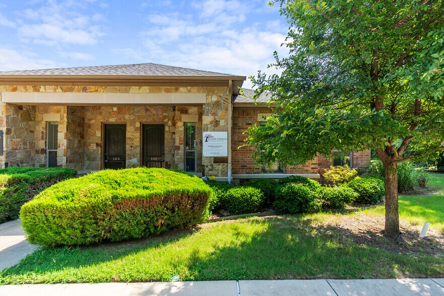 More Photos Of 7633 Bellaire Dr S, Fort Worth Medical For Sale