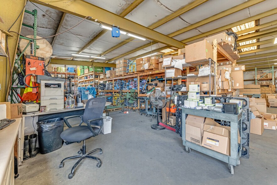 More Photos Of 809 Swift St, Daytona Beach Warehouse For Lease