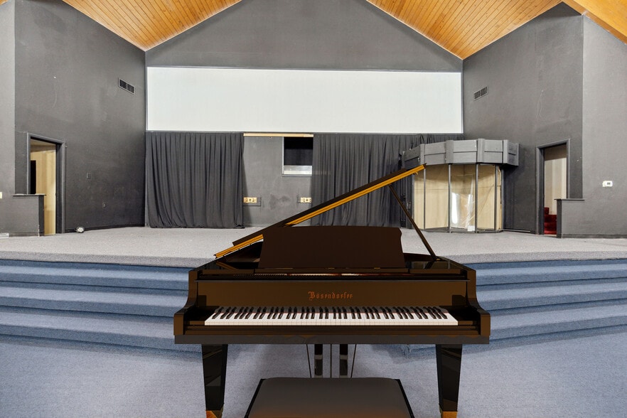 More Photos Of 1919 S Collins St, Arlington Religious Facility For Sale